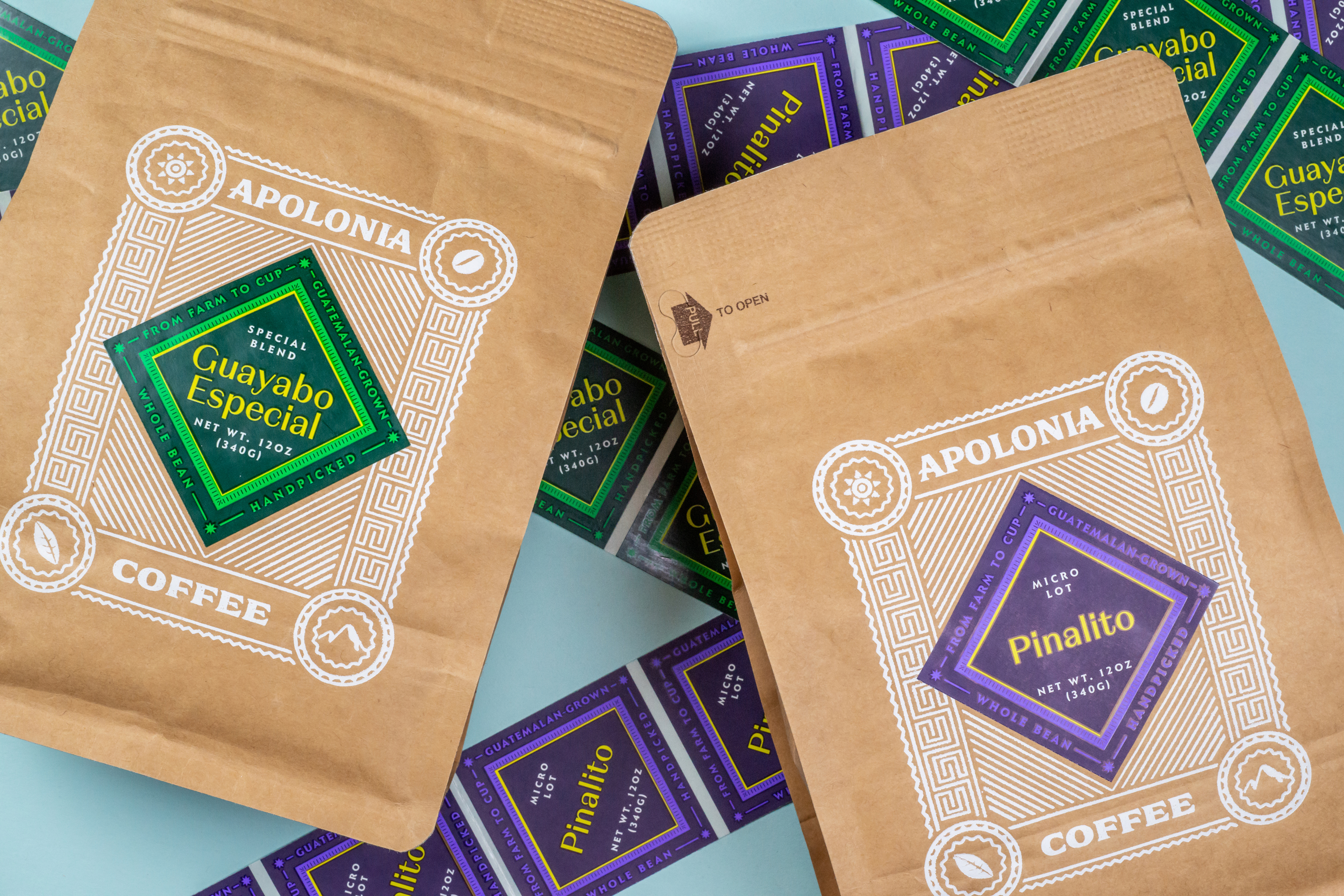 گرافیک کیسه های قهوه آپولونیا از منسوجات و پترن‌های مایا الهام گرفته شده است.